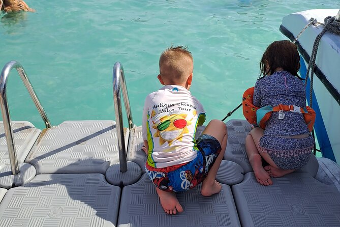 3-Hours Eye-Opening Stingray City Antigua - Transfer R/T included - Nearly two hours with the stingrays