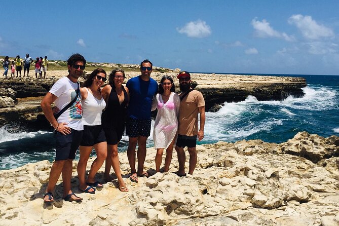6-Hours Tour East Coast of Antigua: Stingray City, Lunch & Beach - Guides shape the experience