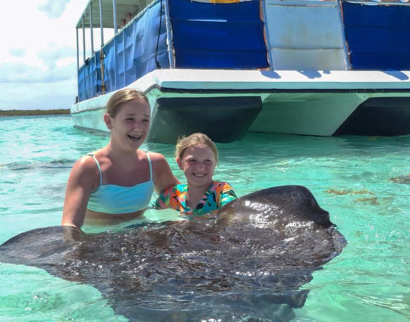 Antigua: Stingray City Experience with Round-Trip Transfer - The short boat ride to the shoal