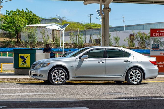Antigua - VIP Fast Track On Arrival ONLY And Round Trip Transfer - The driver can add a local welcome
