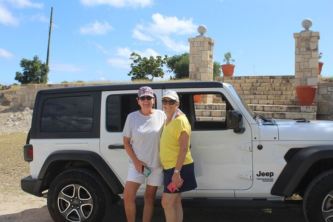 SoCoHo Luxe Private Jeep Wrangler Tour - Road House Restaurant brings lunch into the day