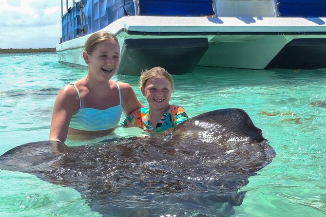 Stingray City Antigua for all the ages - ROUND TRIP INCLUDED - Meeting the stingrays on Antigua’s east coast