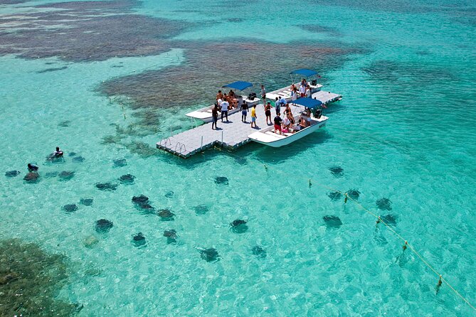 Stingray City - Looking beyond the stingrays